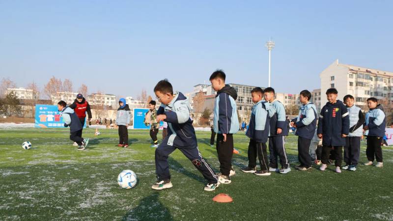 bsports必一运动(中国区)官方网站 中锋在场上承担什么